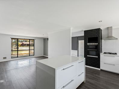 11 Charing Crescent, Marangaroo WA 6064