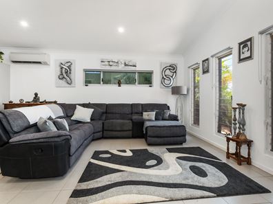 18 Marrimarri Parade, Baynton WA 6714