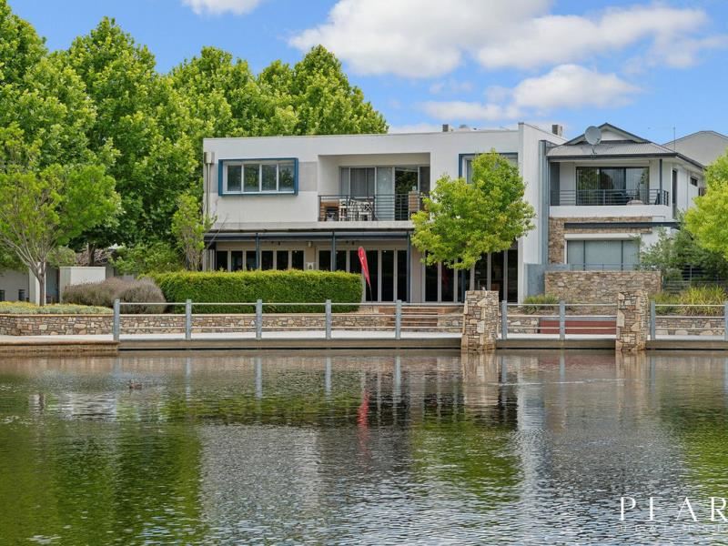 3/2 Flecker Promenade, Aveley WA 6069