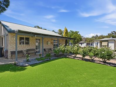 2/351 Hawtin Road, Forrestfield WA 6058
