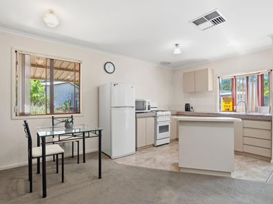 2/351 Hawtin Road, Forrestfield WA 6058