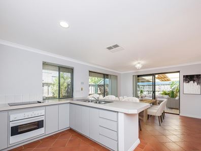 27 Centre Circle, Ellenbrook WA 6069