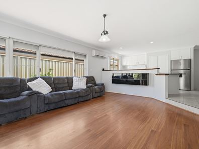 11 Estcourt Road, Redcliffe WA 6104