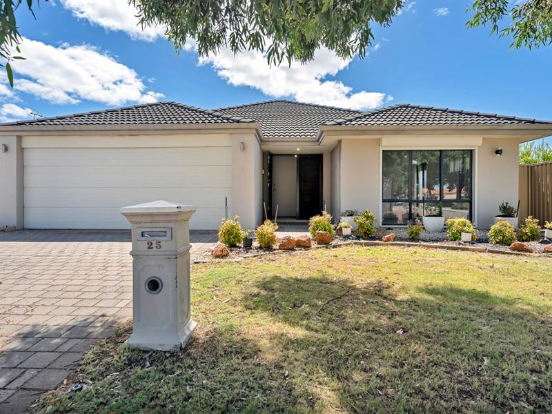 25 Daran Way, Byford