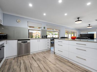 14 Killarney Place, Cooloongup WA 6168