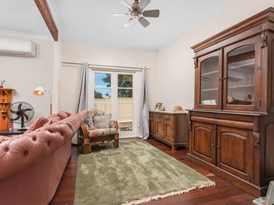 16 Compton Street, Rangeway WA 6530