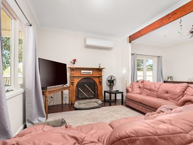 16 Compton Street, Rangeway WA 6530