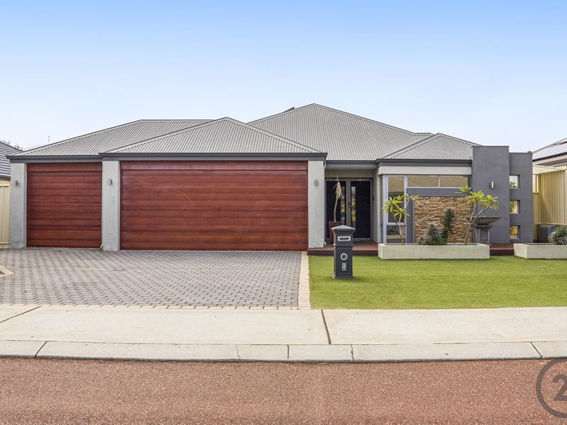 4 Benooka Grange, Lakelands WA 6180