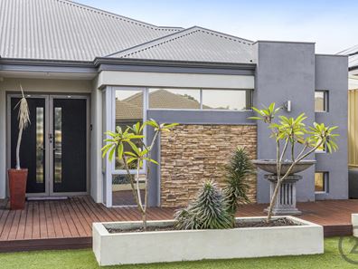 4 Benooka Grange, Lakelands WA 6180