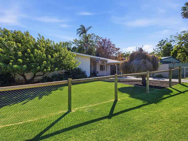 6 Burndale Road, Mount Richon WA 6112
