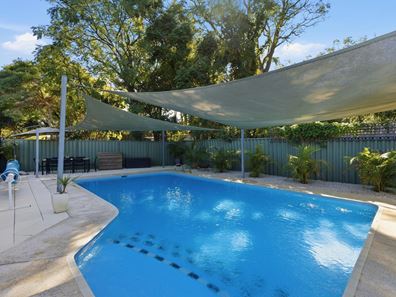 6 Burndale Road, Mount Richon WA 6112