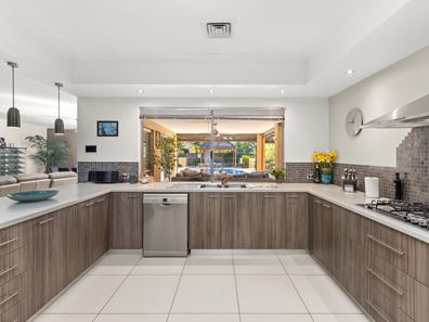 14 Shier Rise, Burekup WA 6227