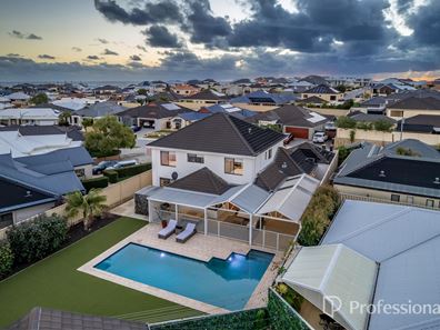 10 Hayling Road, Iluka WA 6028