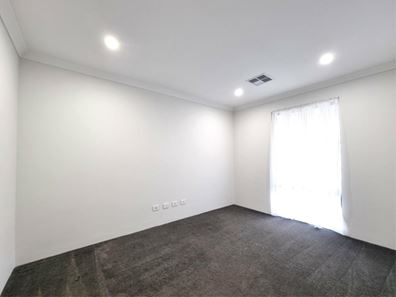 15 Jutland Entrance, Forrestdale WA 6112