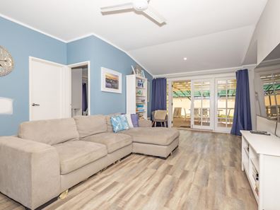 16 Thomas Street, Leeman WA 6514