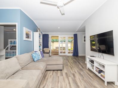 16 Thomas Street, Leeman WA 6514