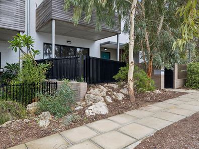 2/15 Cummins Street, Willagee WA 6156