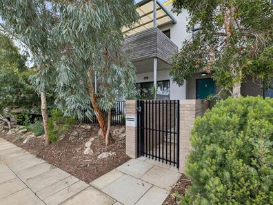 2/15 Cummins Street, Willagee WA 6156