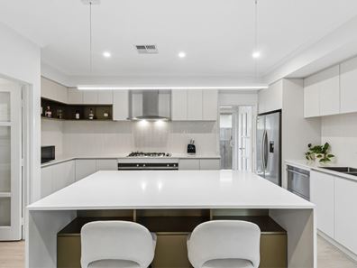 14 Entwistle Way, Aveley WA 6069