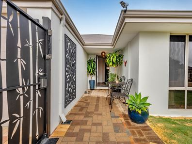 81 Malata Ridge, Lakelands WA 6180