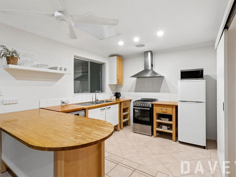 16 Nyara Crescent, Craigie WA 6025