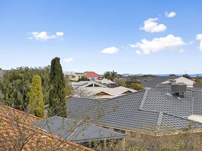 17 Bascombe Rise, Hillarys WA 6025