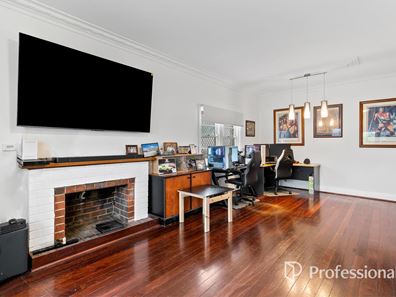 11 Myles Road, Swan View WA 6056