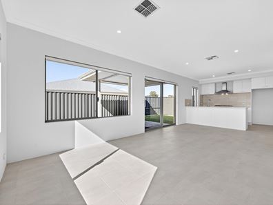 76 Sharperton Meander, Dudley Park WA 6210