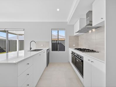 76 Sharperton Meander, Dudley Park WA 6210