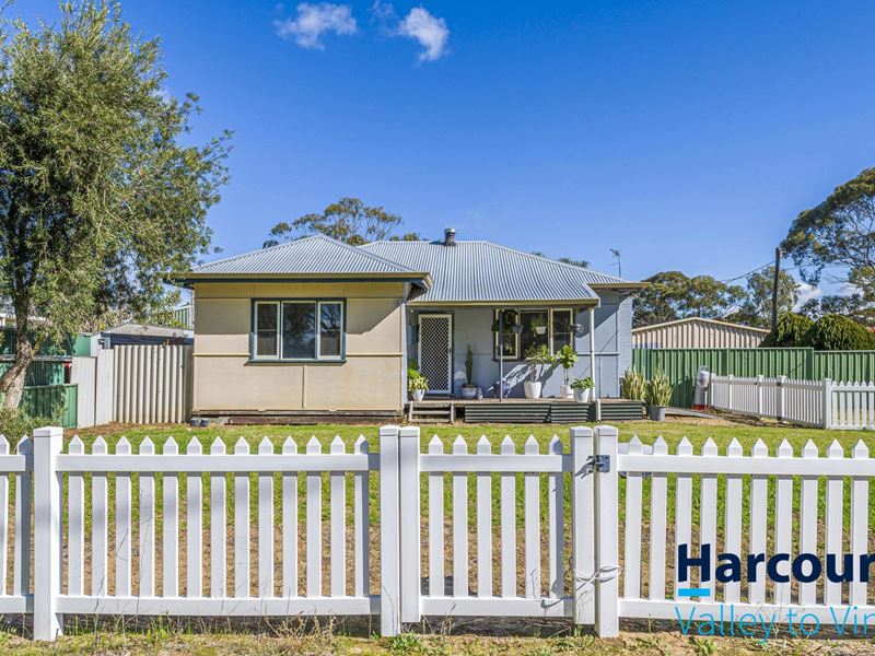 30 Lee Steere Street, Moora WA 6510