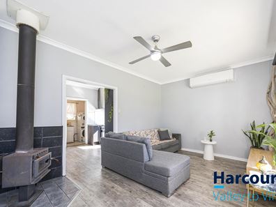 30 Lee Steere Street, Moora WA 6510