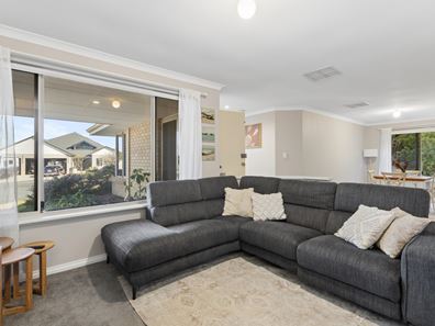 4 Middle Cove, Kallaroo WA 6025