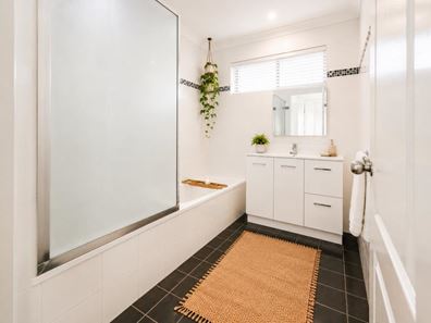 8b Kenny Drive, Duncraig WA 6023