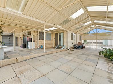 51 Camfield Loop, Parmelia WA 6167