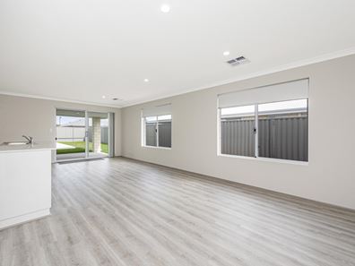 11 Mogum Bend, South Yunderup WA 6208