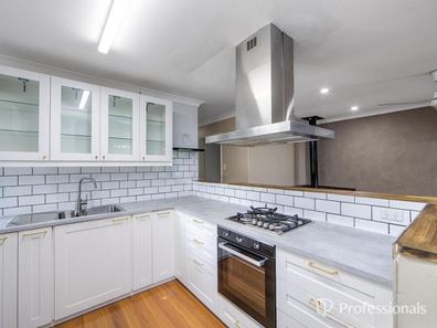 34 Greenway Avenue, Thornlie WA 6108