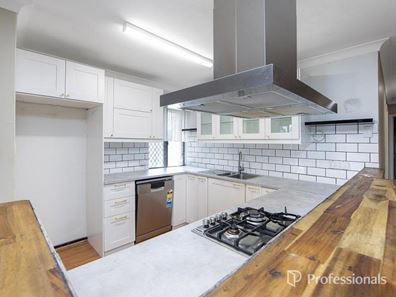 34 Greenway Avenue, Thornlie WA 6108