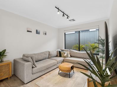 8 Grasby Way, Piara Waters WA 6112