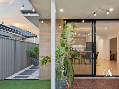 8 Grasby Way, Piara Waters WA 6112
