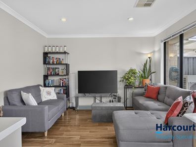 7 Snowy Lane, Hilbert WA 6112