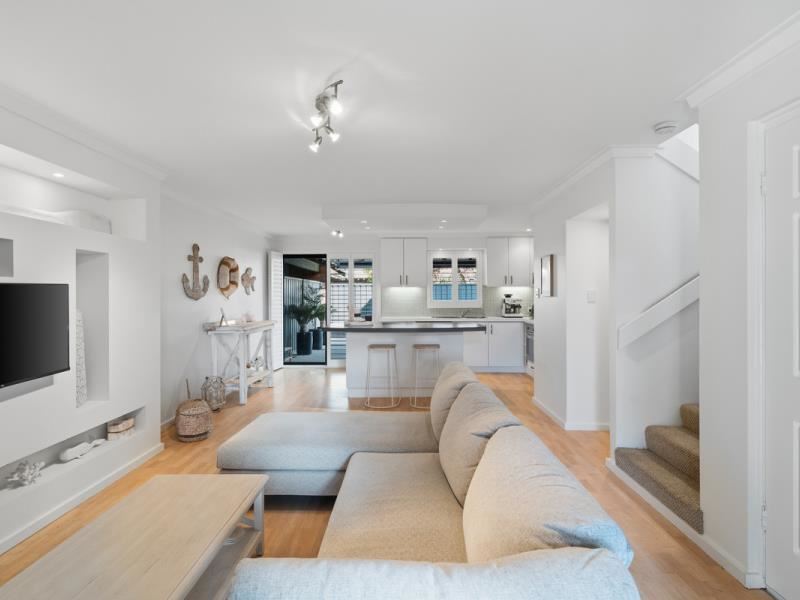 2/24 Flora Terrace, Watermans Bay