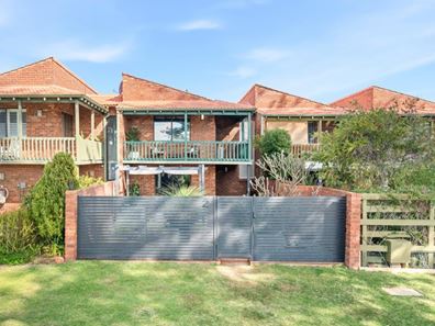 2/24 Flora Terrace, Watermans Bay WA 6020