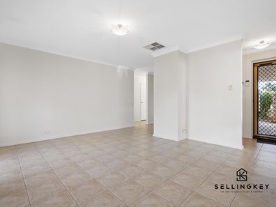 11/1 Chesterton Drive, Thornlie WA 6108