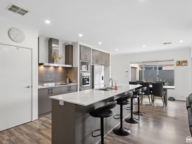 11 Obsidian Way, Byford WA 6122