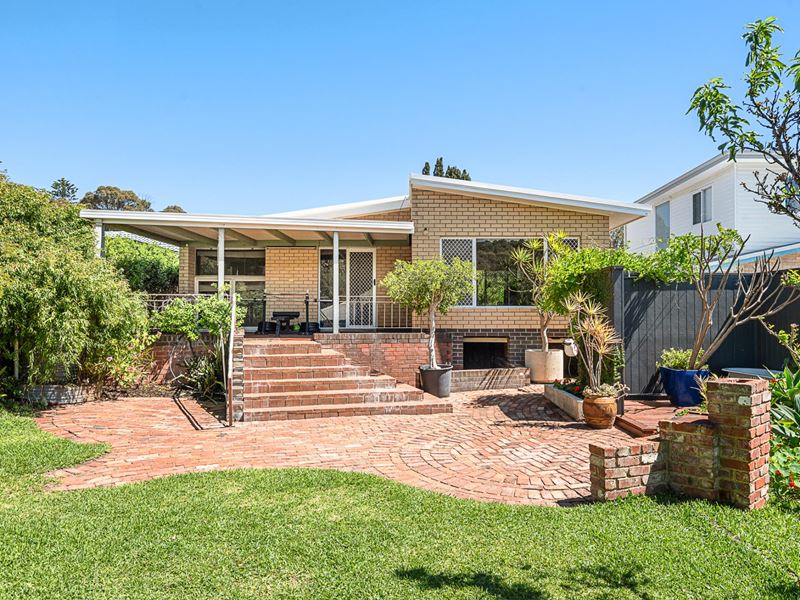 83 Kitchener Street, Trigg WA 6029