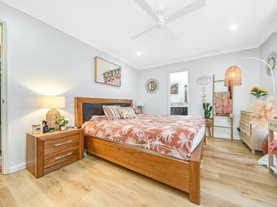 18/15 Crosthwait Circle, Tapping WA 6065