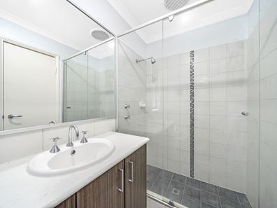 18/15 Crosthwait Circle, Tapping WA 6065