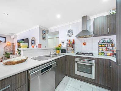 18/15 Crosthwait Circle, Tapping WA 6065
