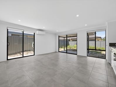 55A Castella Drive, Dudley Park WA 6210