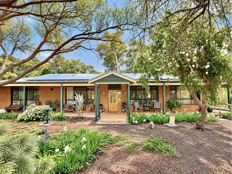32 Cleopatra Crescent, Kangaroo Gully